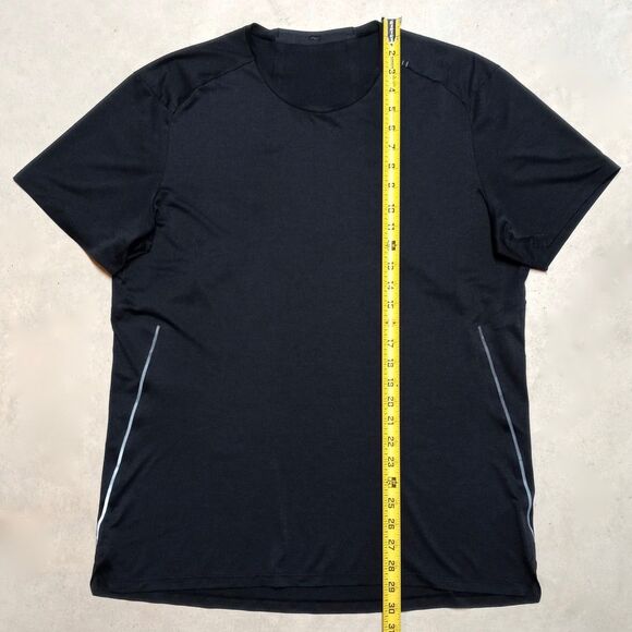 Lululemon Performance Shirt Men’s Size LARGE Black Gym Workout Stretch Gorpcore - Picture 5 of 6